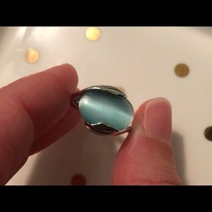 Gorgeous sky blue glimmering oval stone ring. Sz 6